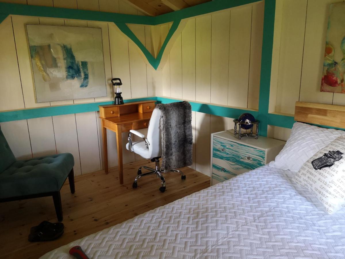 Dreamers Writing Farm, 3 Wooded Acres, Hepworth Sauble Beach Bagian luar foto